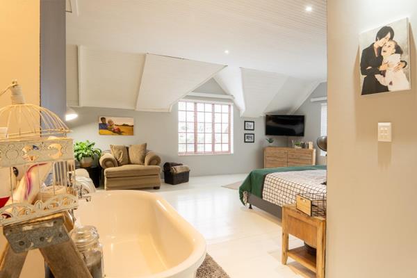 6 Bedroom Property for Sale in Noorsekloof Eastern Cape